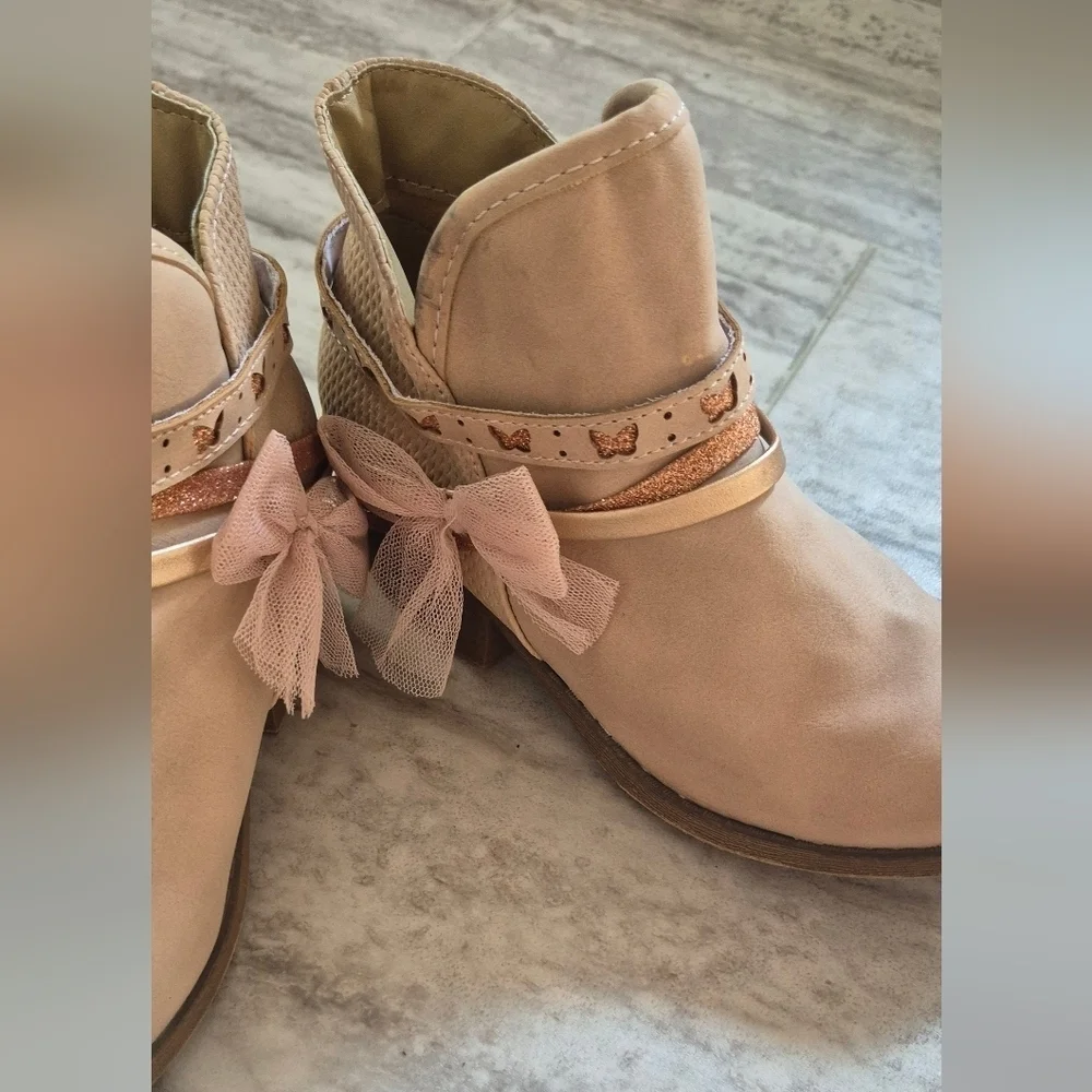 Butterfly Charm Kids Boots - Cream